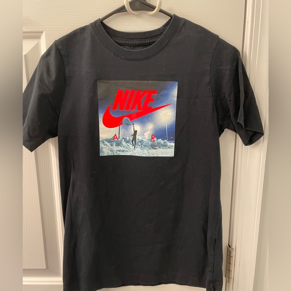 Nike logo tshirt basketball in snow artic winter